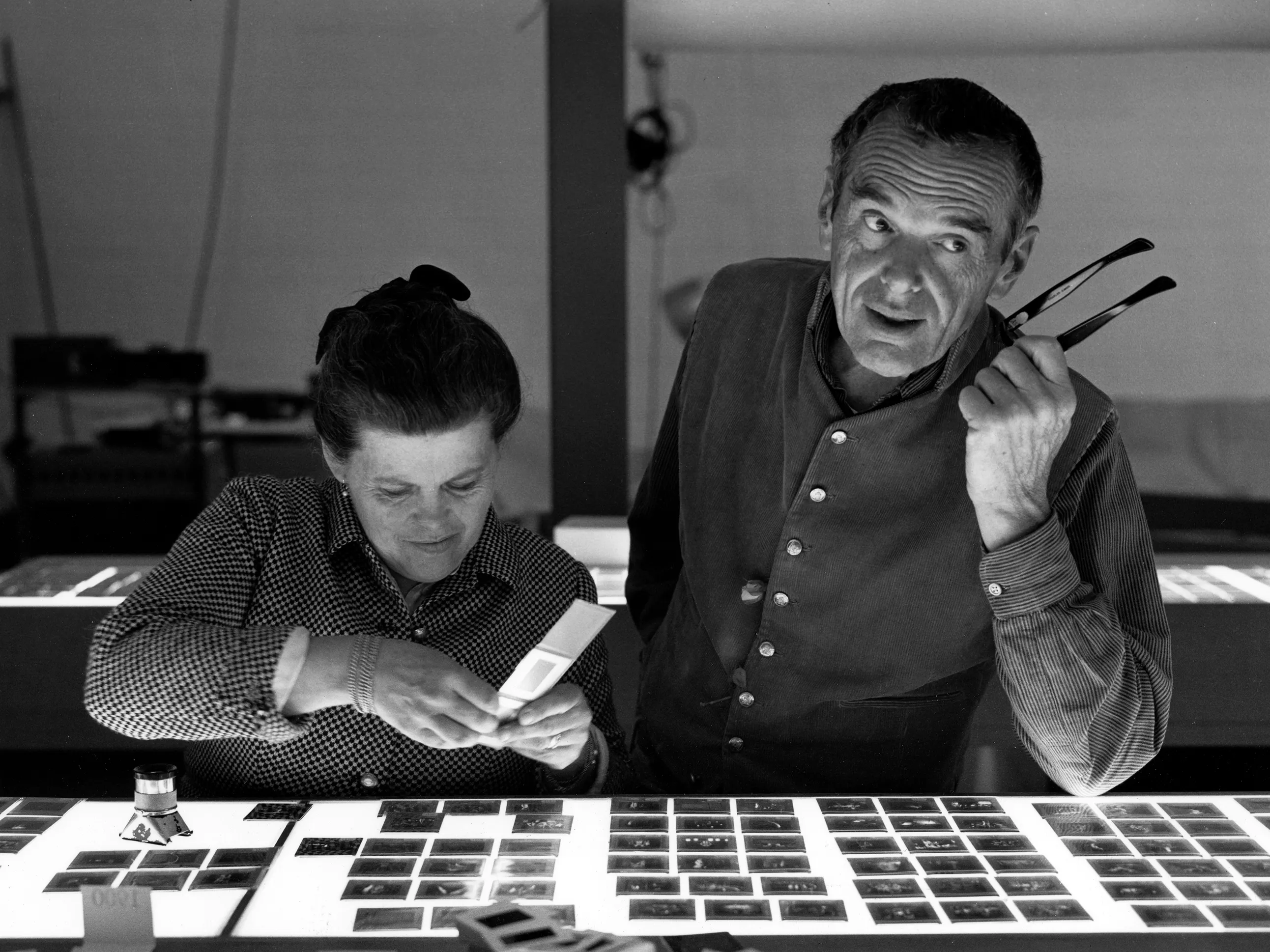 02. An Eames Celebration. Charles and Ray Eames selecting slides. ∏ Eames Office LLC.webp