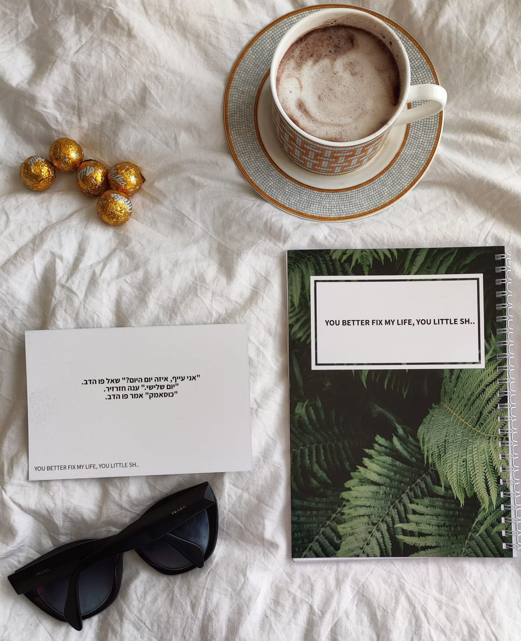 מחברת ספירלה וגלויה אישית ממבחר הגלויות