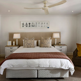 bedroom-5664221_1920.jpeg