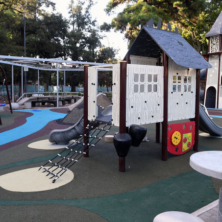 Jorge Macri visitó la Plaza Arenales