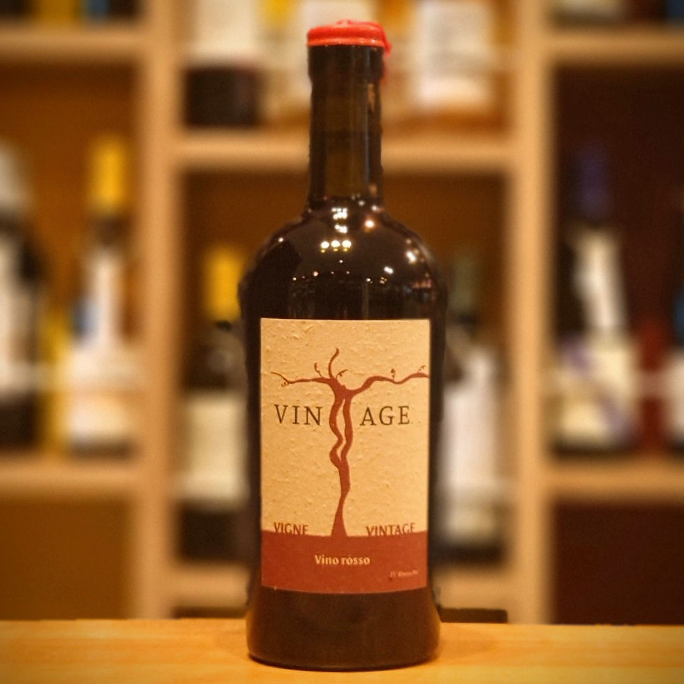 ヴィーノ ロッソ “ヴィーニェ ヴァンタージュ” / ヴァンタージュ  【タイプ】赤ワイン  【ブドウ品種】バルベーラ、ドルチェット、チリエジオーロ、プティ ルージュ 【ヴィンテージ】2019年 【産地】イタリア・ヴァッレ ダオスタ州