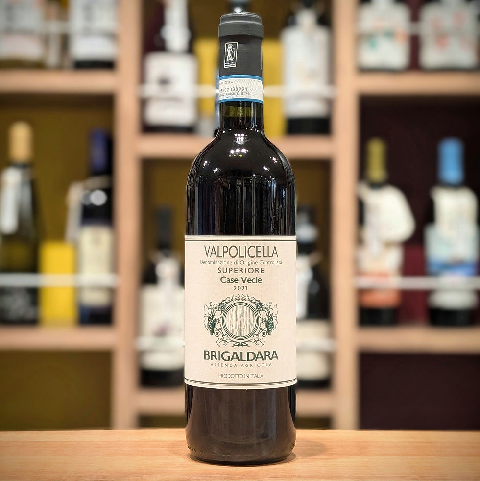 ヴァルポリチェッラ DOC スーペリオーレ “カーゼ ヴェーチェ” / ブリガルダーラ  【タイプ】赤ワイン 【ブドウ品種】コルヴィーナ 55%、コルヴィノーネ 25%、ロンディネッラ 20% 【ヴィンテージ】2019年