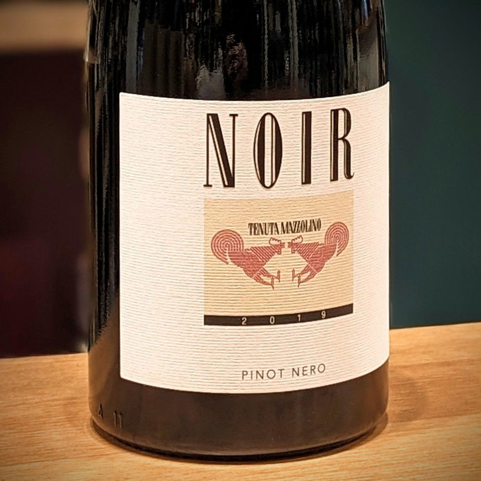 ピノ ネーロ デッロルトレポー パヴェーゼ DOC “ノワール” / マッツォリーノ  【タイプ】赤ワイン 【ブドウ品種】ピノ ネーロ100% 【ヴィンテージ】2019年 【産地】イタリア・ロンバルディア州