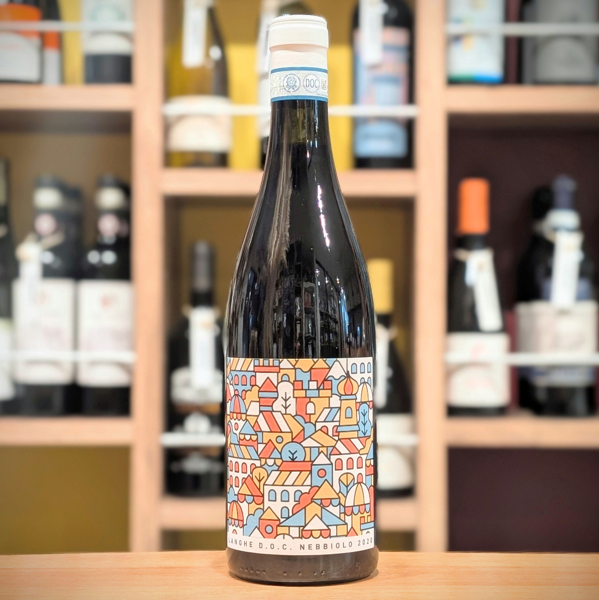 ランゲ DOC ネッビオーロ / フレッチャー 【タイプ】赤ワイン  【ブドウ品種】ネッビオーロ  【ヴィンテージ】2020年  【産地】イタリア・ピエモンテ州  【容量】750ml  【店主コメント】  【醸造方法等】畑はモンタ（ロエロ）、スカパロ