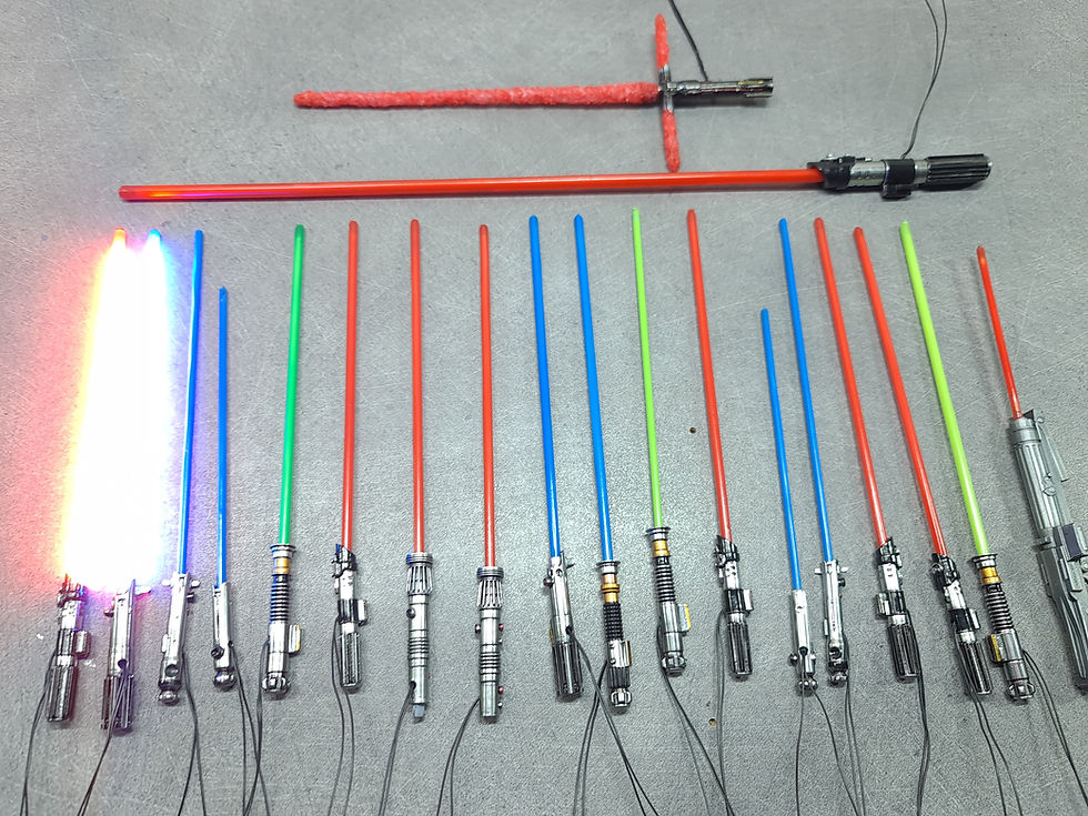 Miniature : Darth vader (1/4 format) Sabre laser custom 1/6 CCFL avec manche