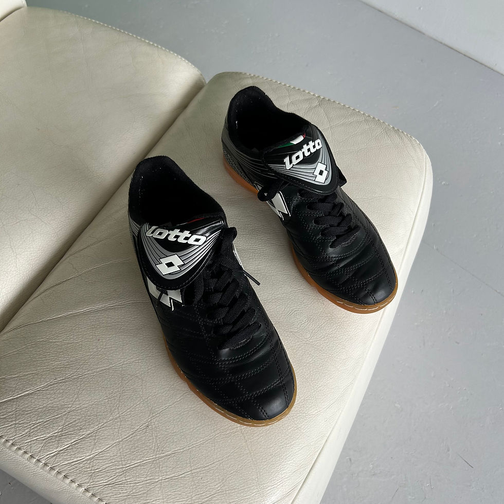 Thumbnail: black tongue sneakers