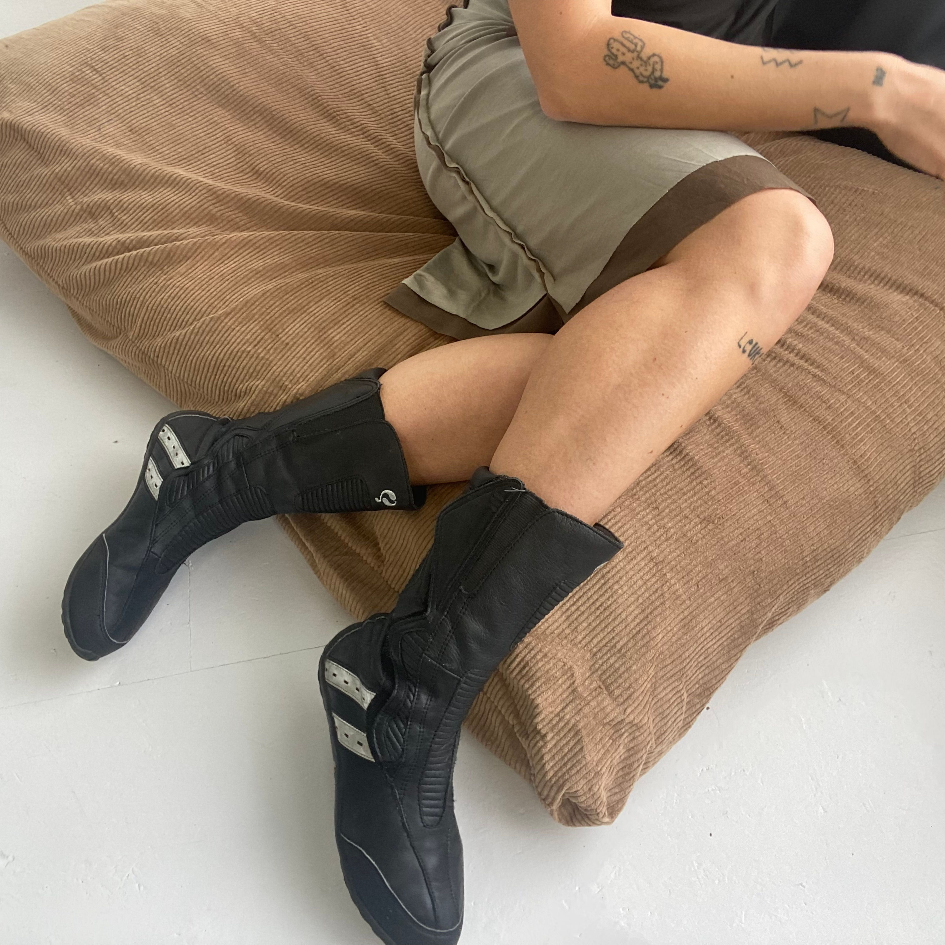 y2k racer look sneaker boots