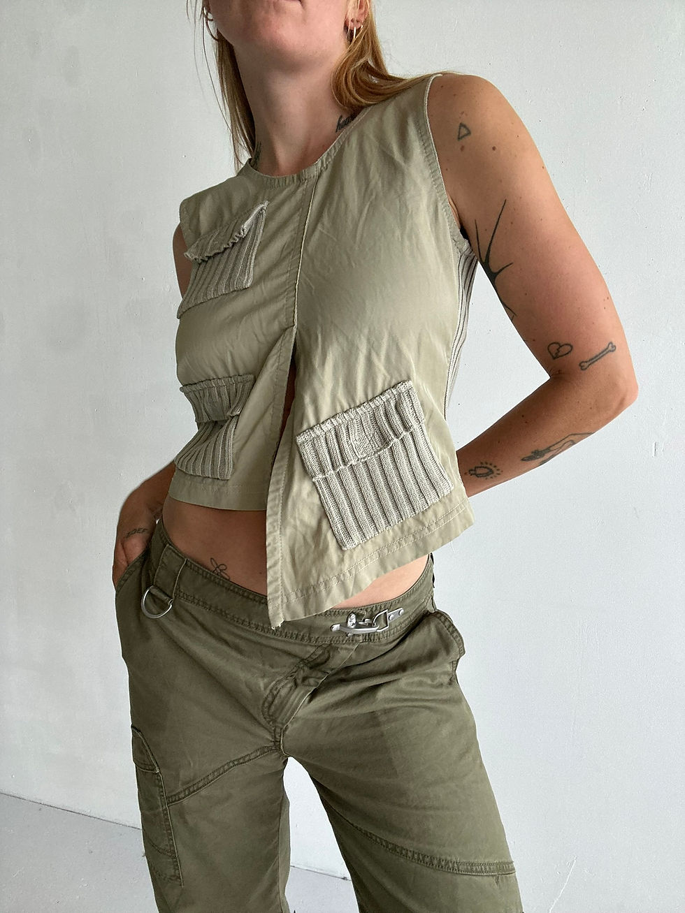 Thumbnail: asymmetric cargo top