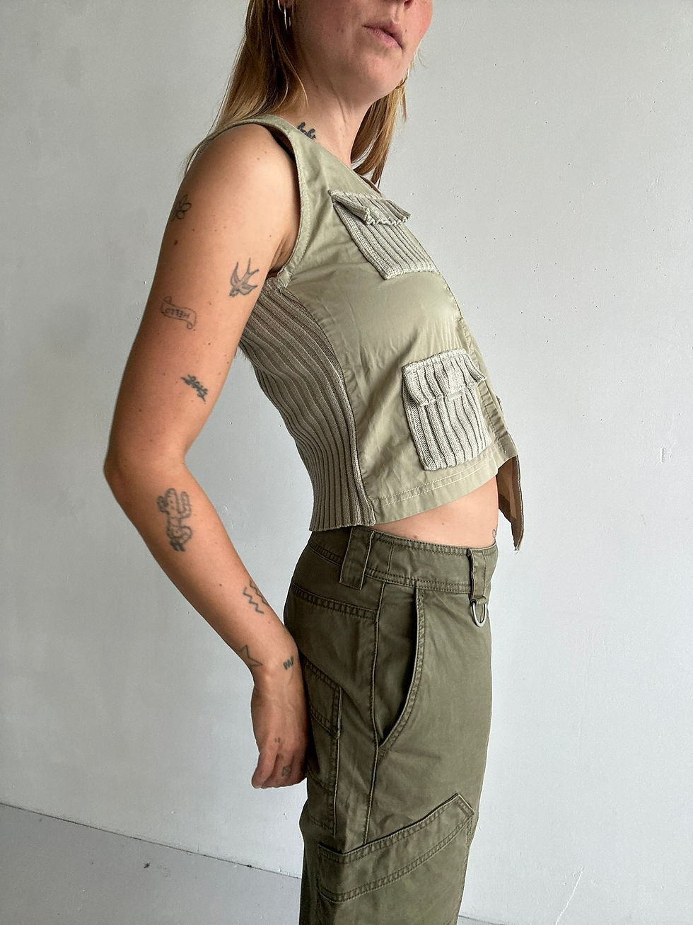 Thumbnail: asymmetric cargo top