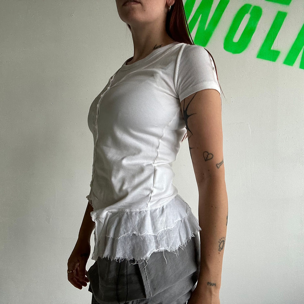 Thumbnail: cop copin e distressed top white