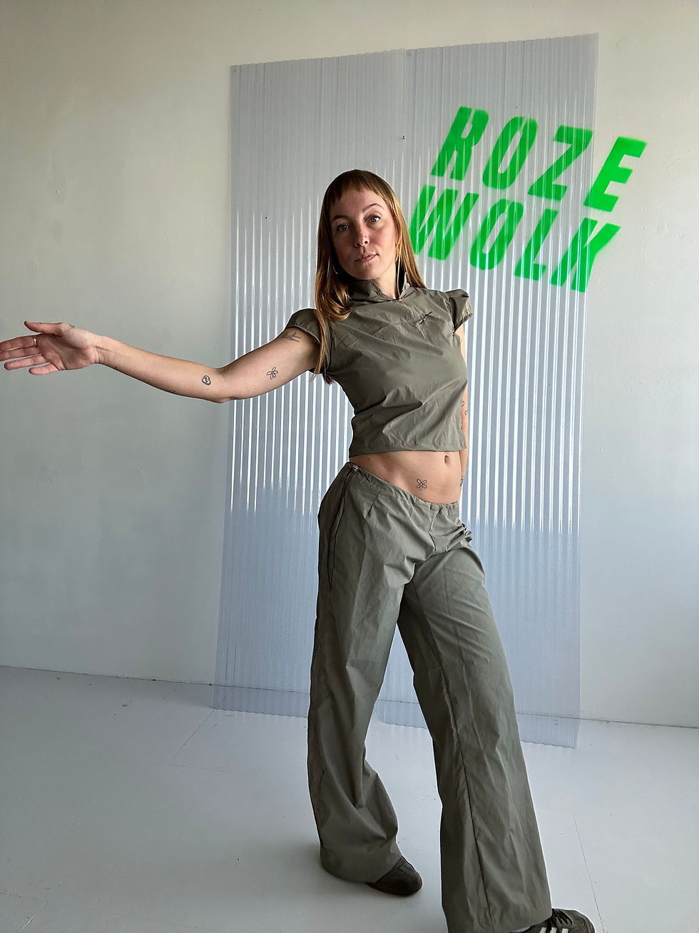 Thumbnail: rozewolk asymmetric tech top kaki/orang