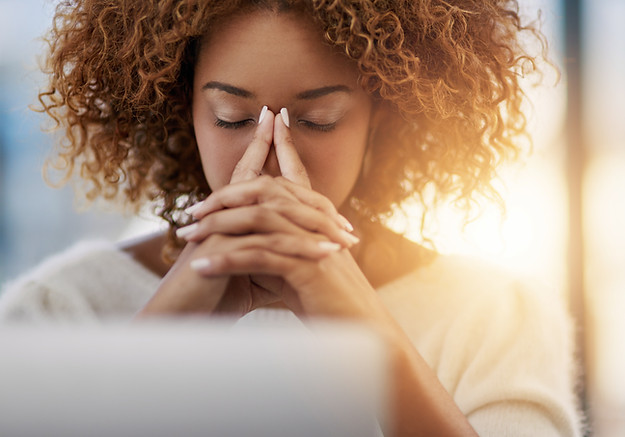 Vous faites face à un défi, du stress, des peurs, des blocages, de la tristesse ? - Elisa Erin - Hypnothérapeute et énergéticienne