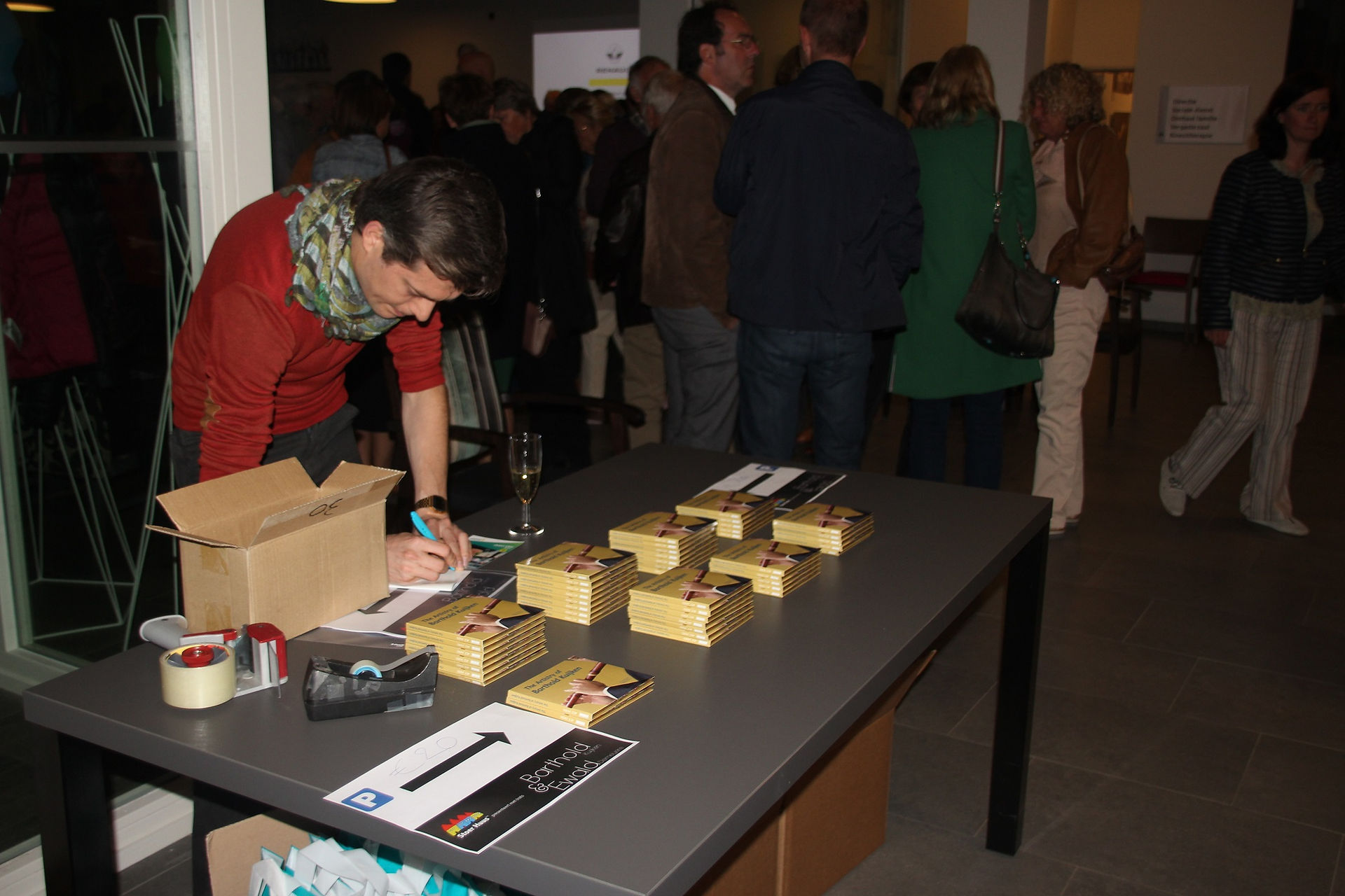 Laurens zorgt voor de verkoop van CD's
