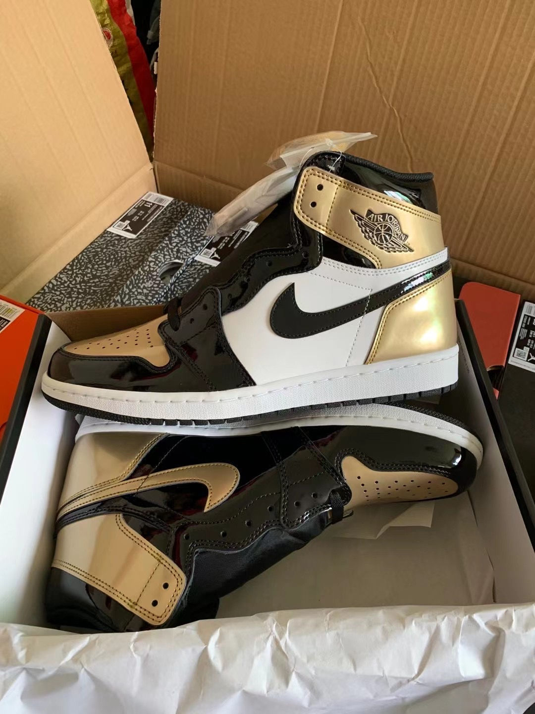 Jordan 1 Retro High NRG Patent Gold Toe