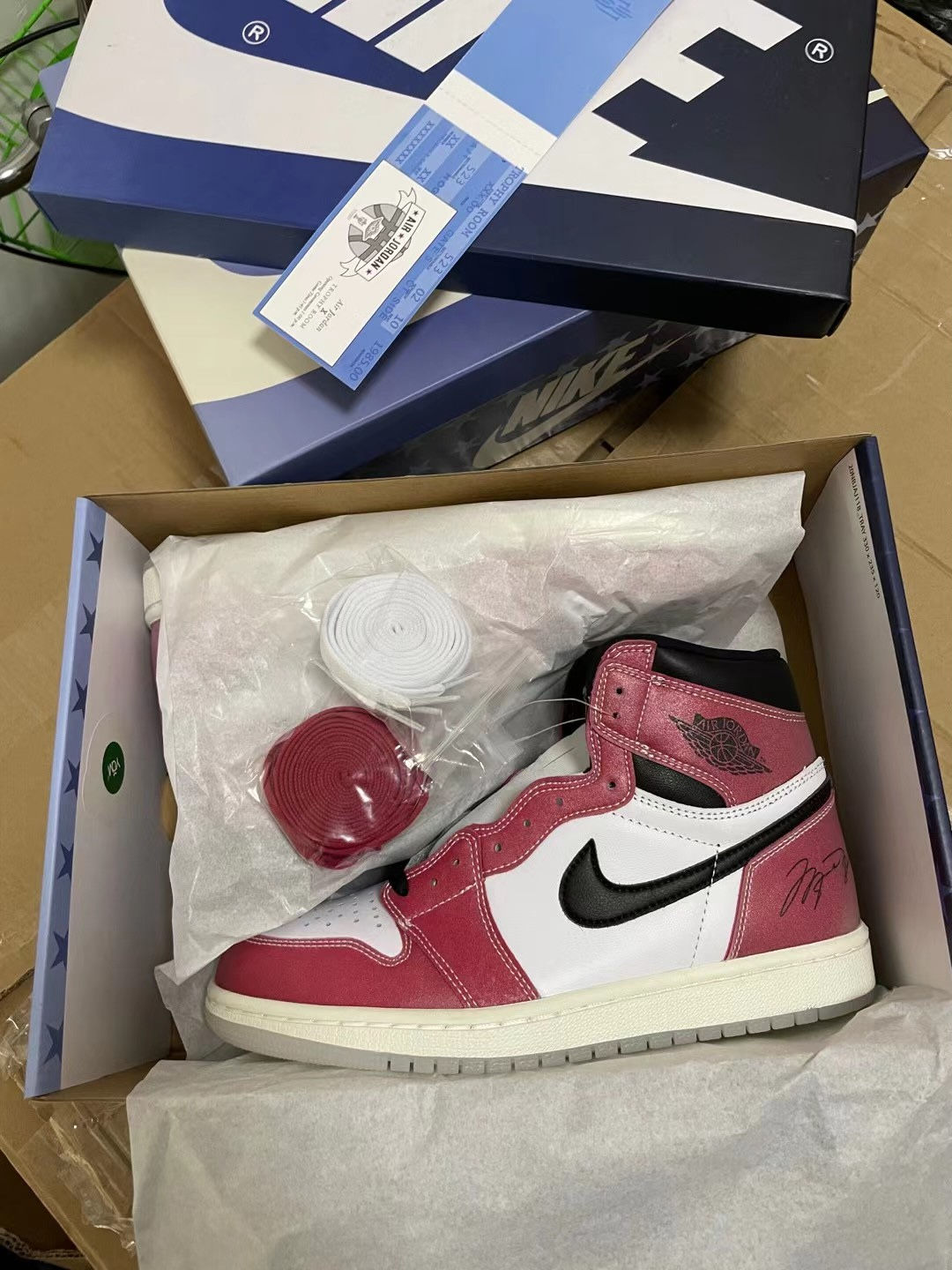 TROPHY ROOM X AIR JORDAN 1 RETRO HIGH OG SP 'CHICAGO'