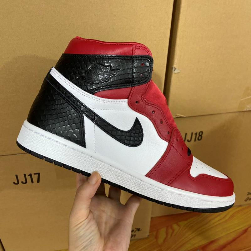 WMNS AIR JORDAN 1 RETRO HIGH OG 'SATIN RED'