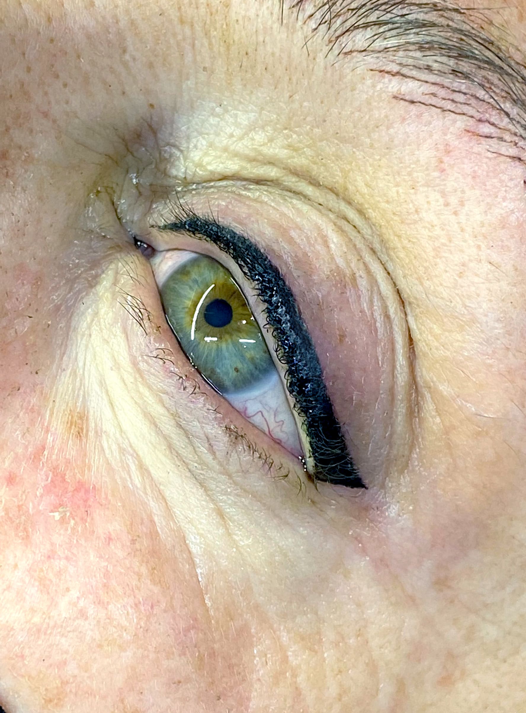 Maquillage permanent des yeux à Blainville