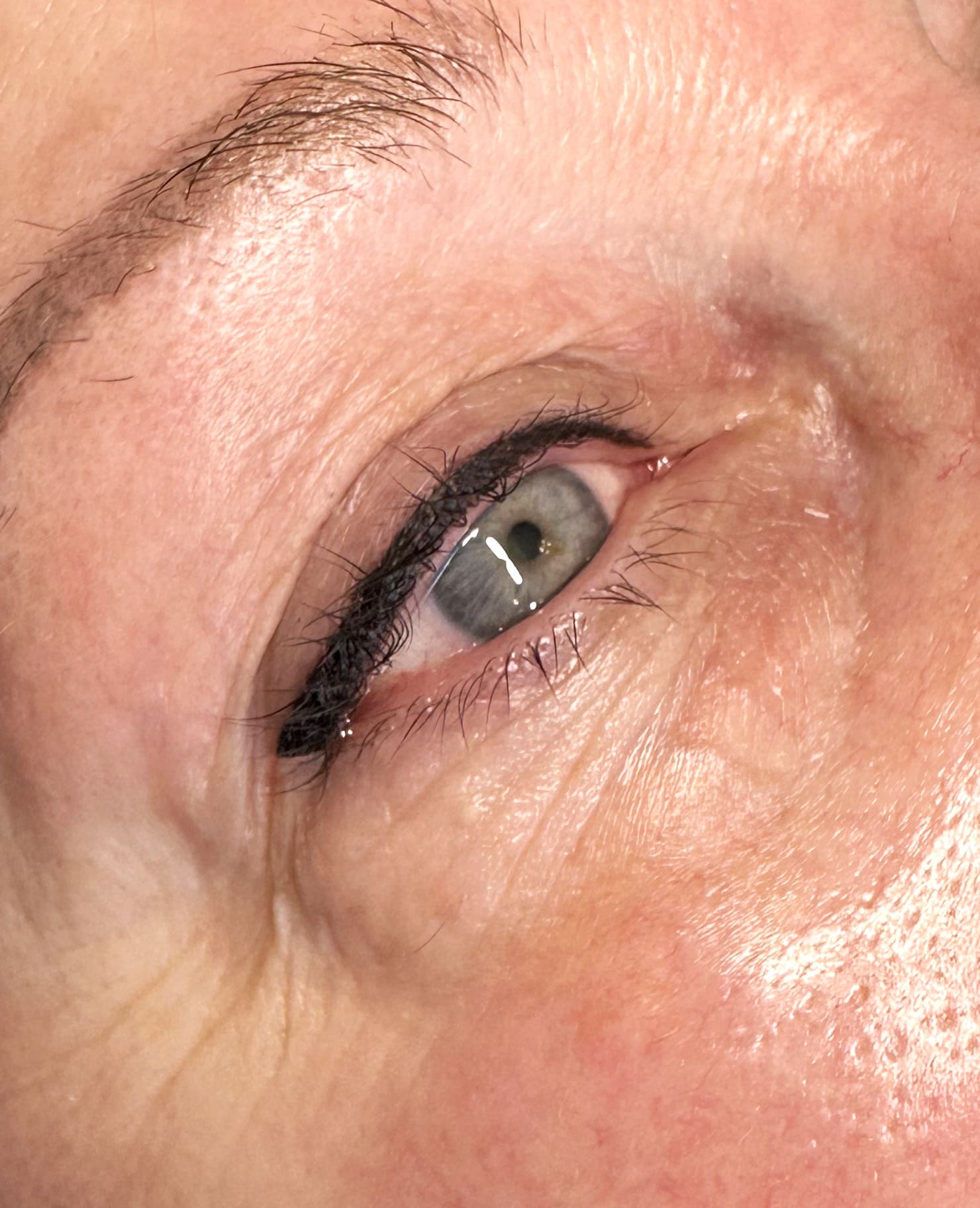 Maquillage permanent des yeux à Blainville