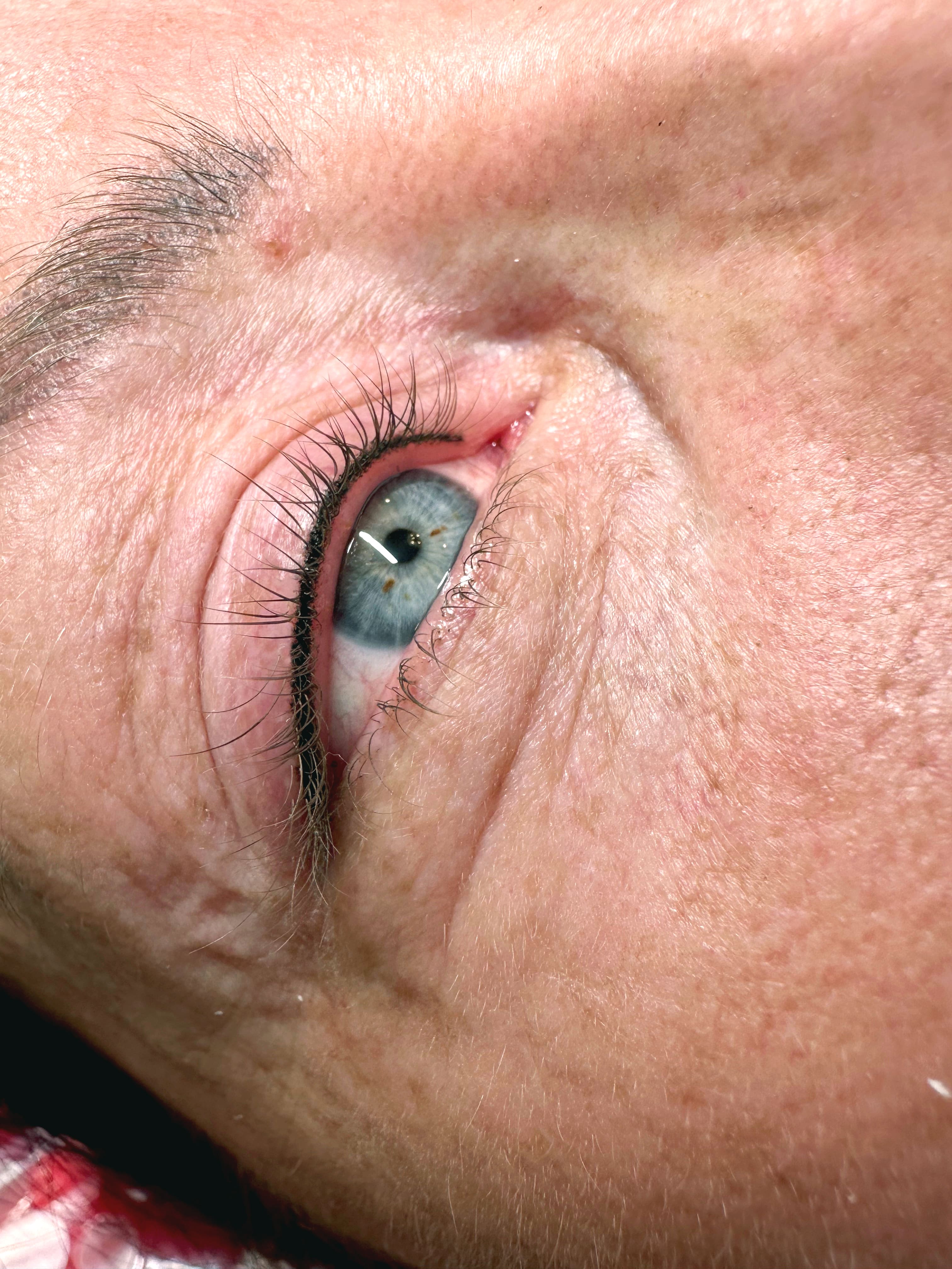 Maquillage permanent des yeux à Blainville