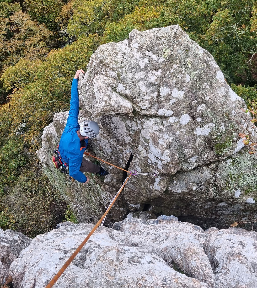 Intro to trad climbing course on dartmoor