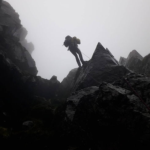 Chris Cowdrey - At The Edge Mountaineeri