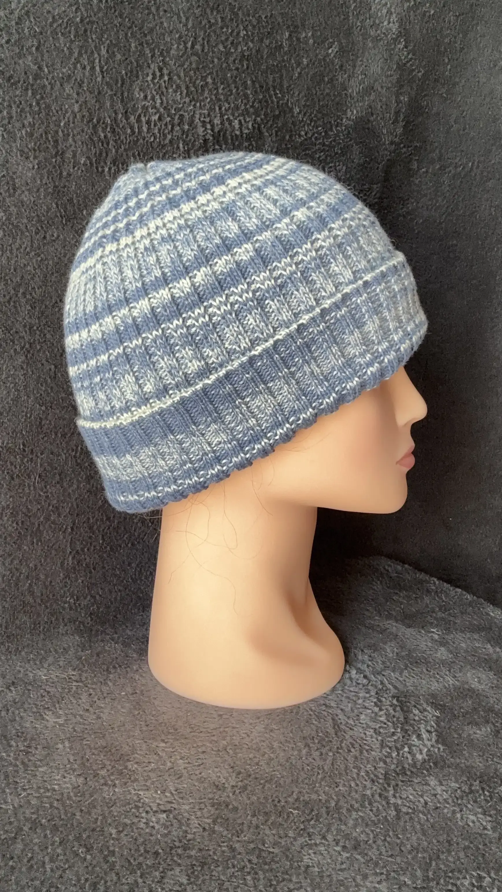 Cappello tipo Beanie azzurro