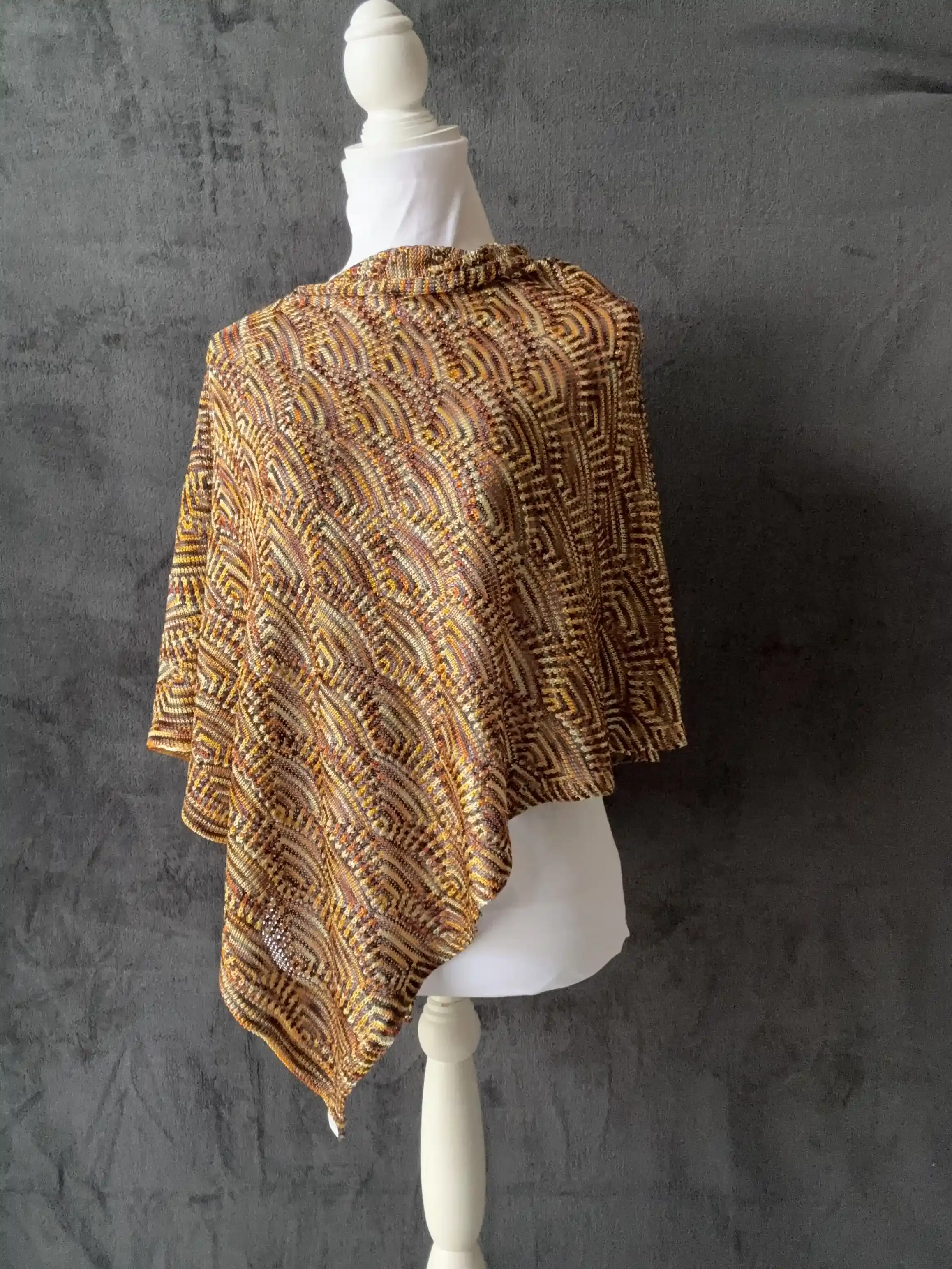 Copri spalle viscosa jacquard giallo sole e nero