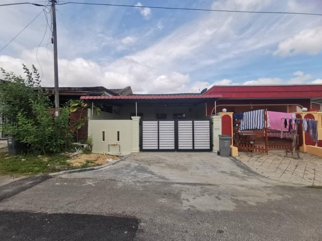 Taman Tun Aminah Jalan Laksamana 8