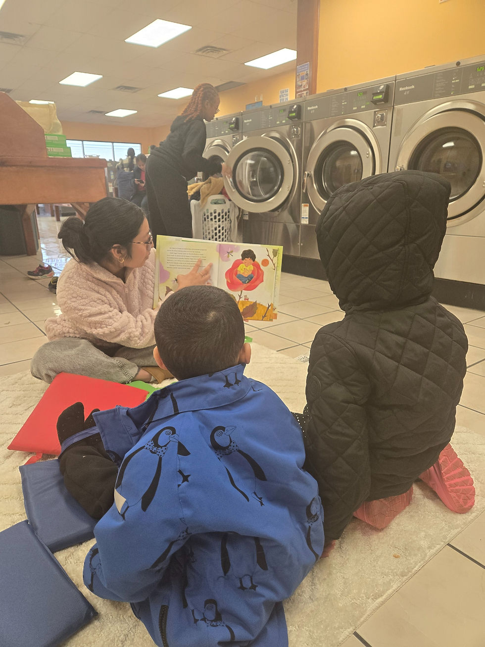 We create meaningful family literacy experiences Creamos experiencias significativas para las famili