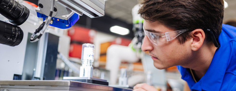 Precise control and tightly synchronized EtherCAT communications allowed multiple color passes with the registration accuracy required for high‑quality results. 