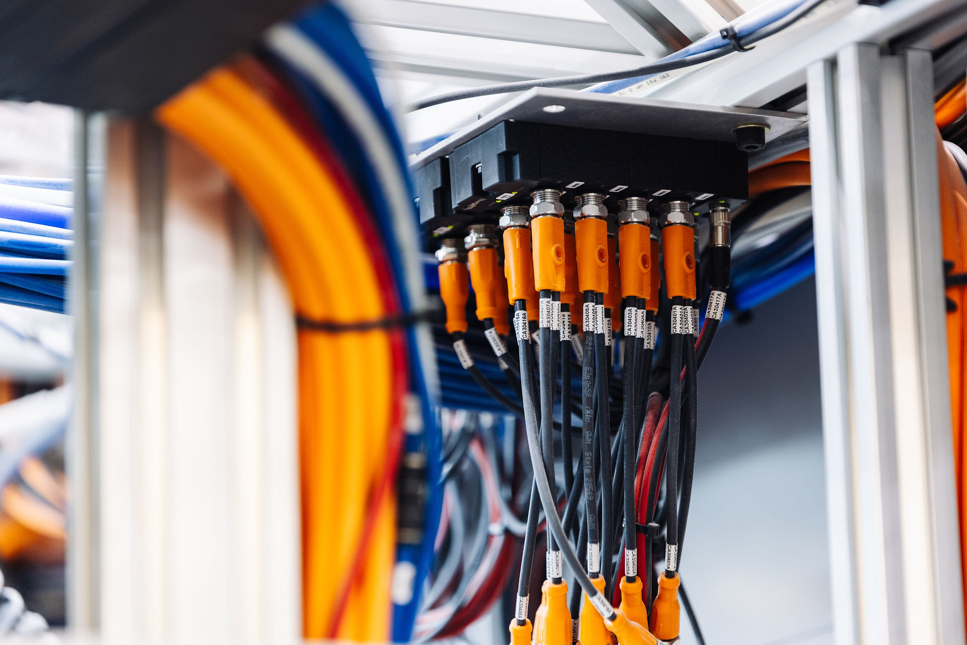 Machine mounted EtherCAT Box and EtherCAT P Box modules helped reduce required cabinet space and cab