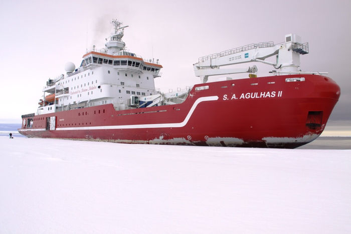 The team is on the S.A. Agulhas II