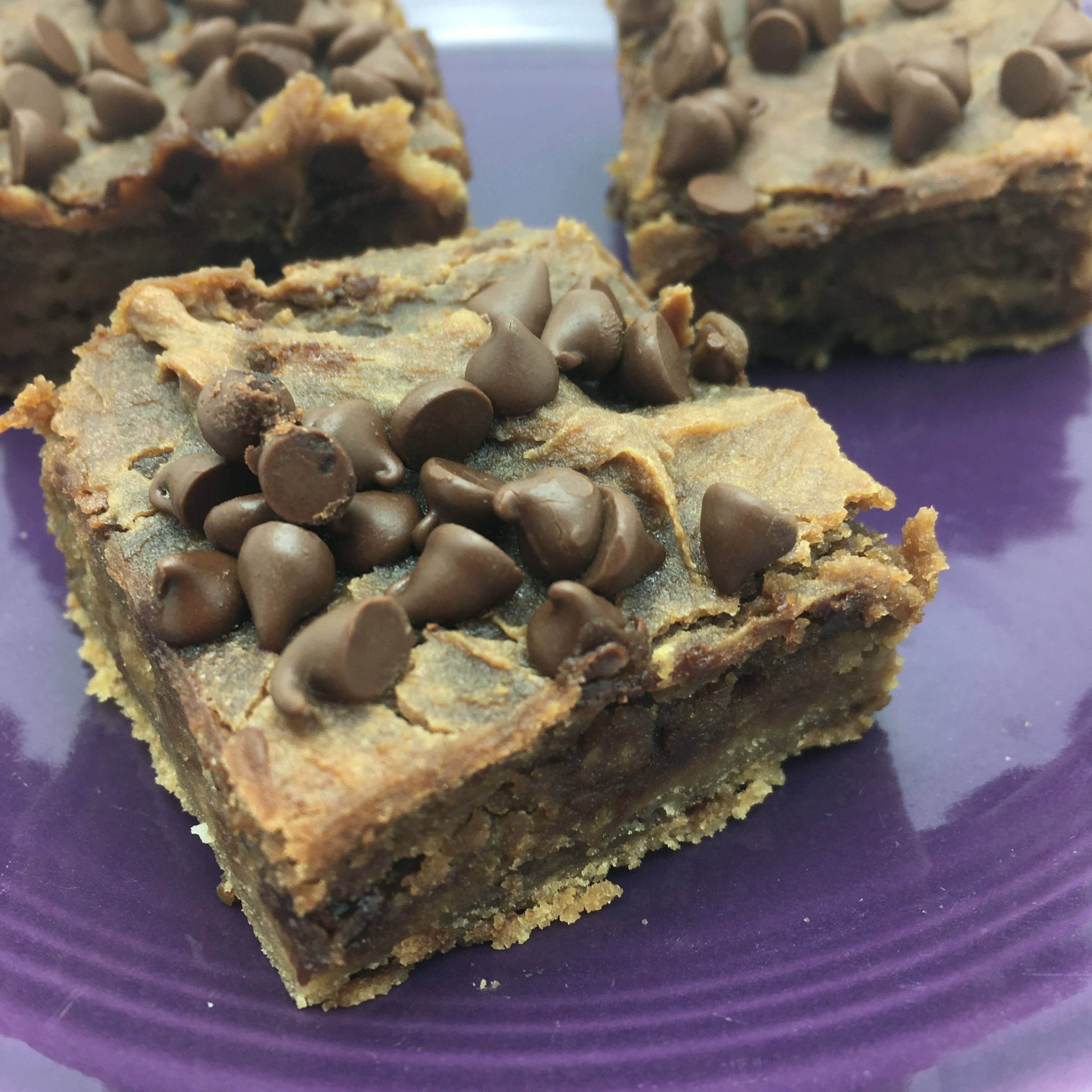 Chocolate Chip Chickpea Blondies (16 pieces)