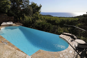 Villa / Gaou Bénat / Location / Gaou / Bénat / Suite / Luxe / Vue mer / Moderne / Maison / Chambre / Terrasse / Piscine / Salon / Séjour / Salle à manger