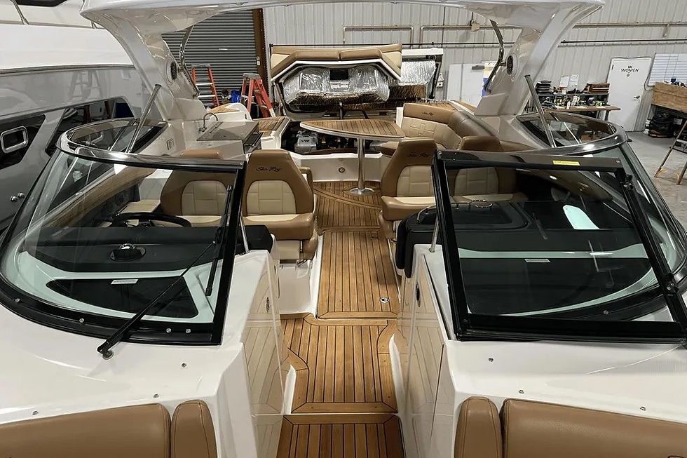 Luxury private boat charter Lake of the Ozarks with Captain Bic