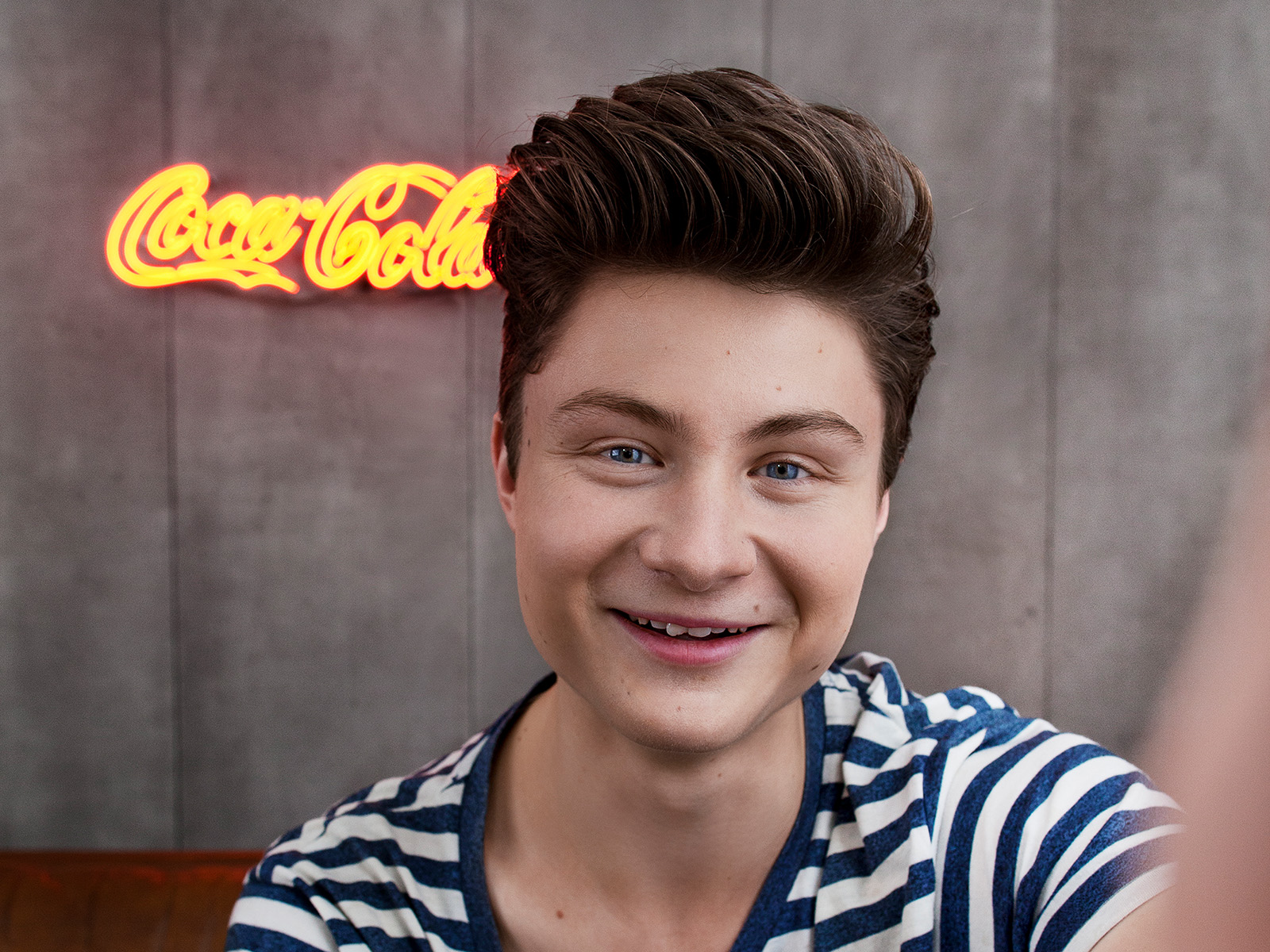DNER COKE TV