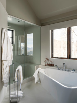 19 Master Bath Tub.jpg
