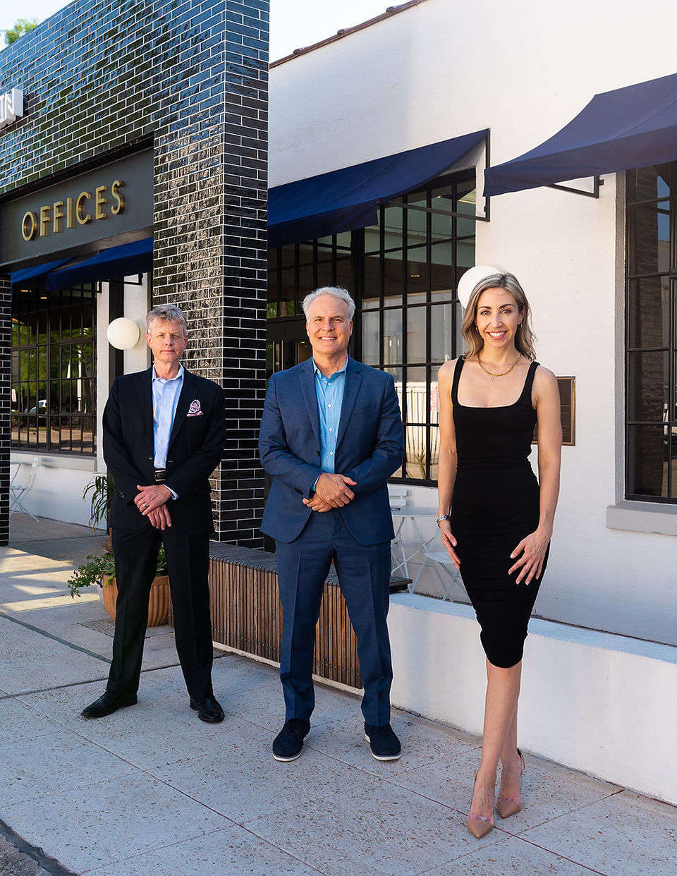 ELLIO Fine Art Gallery Team