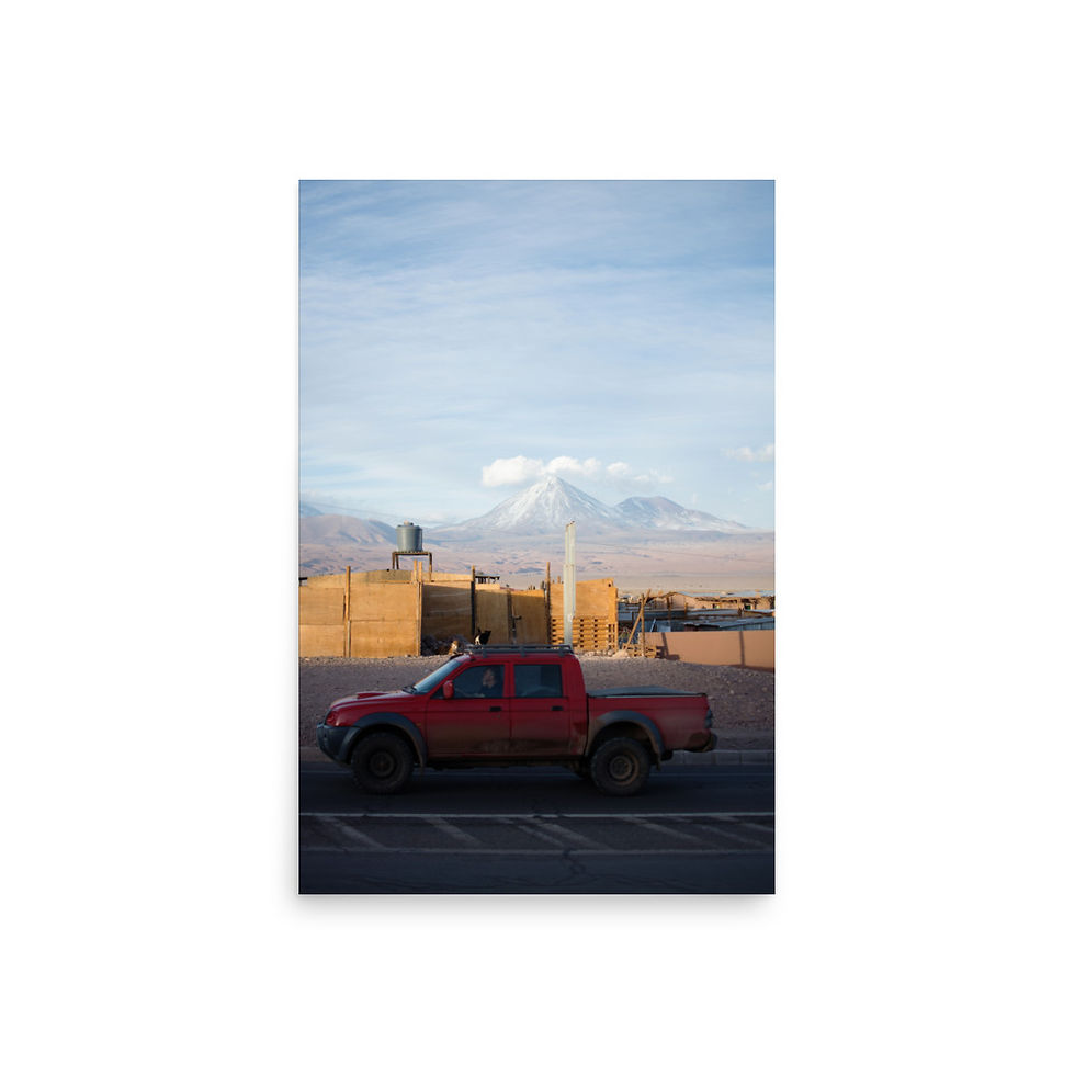 Thumbnail: Licancabur e a caminhonete vermelha  - ''Onde o Sol Espera'' Photography Series
