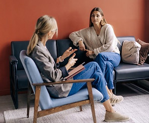Psyhologist session, 2 women_edited.jpg