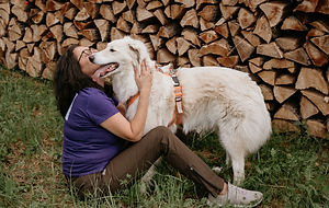 Umarmung mit Maremmano-Mischling