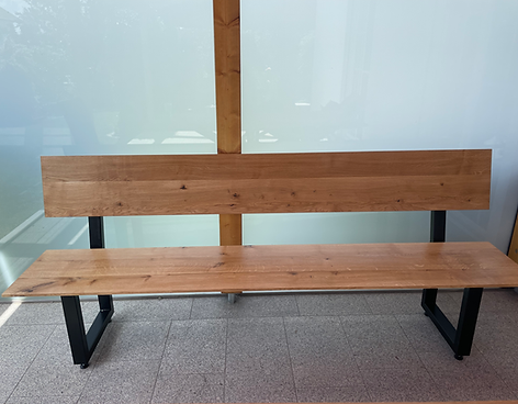 Holzbank mit Stahlrohrgestell