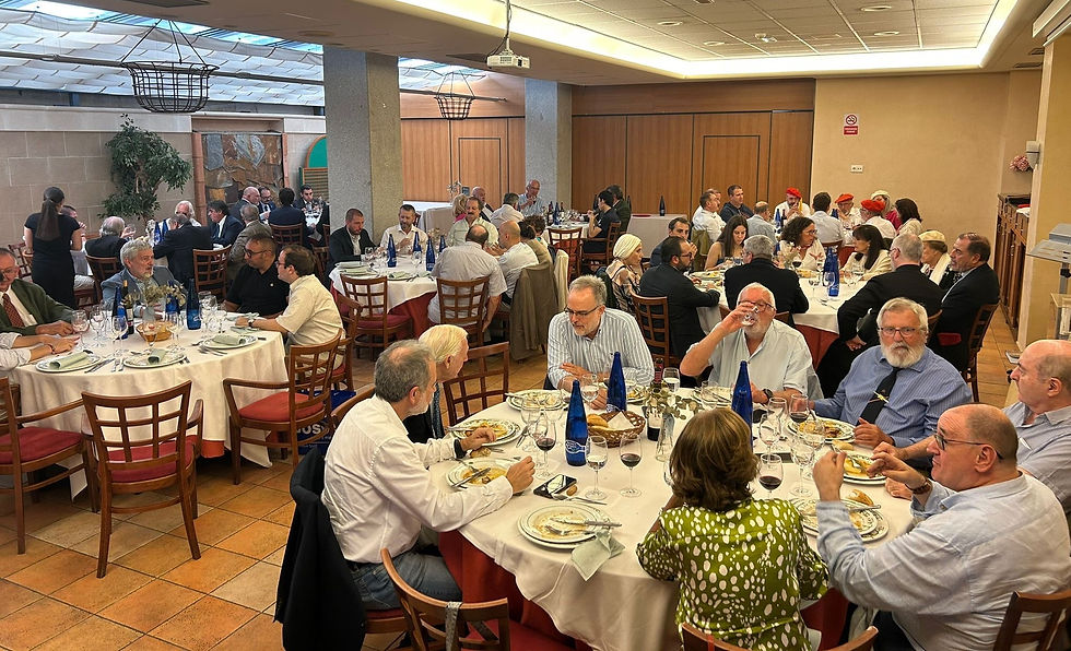 Aspecto del comedor durante la comida.