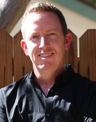 craigbyfencesml.JPG