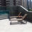 Miniatura: CHAISE QUADRADINHA BRAÇO EM MADEIRA