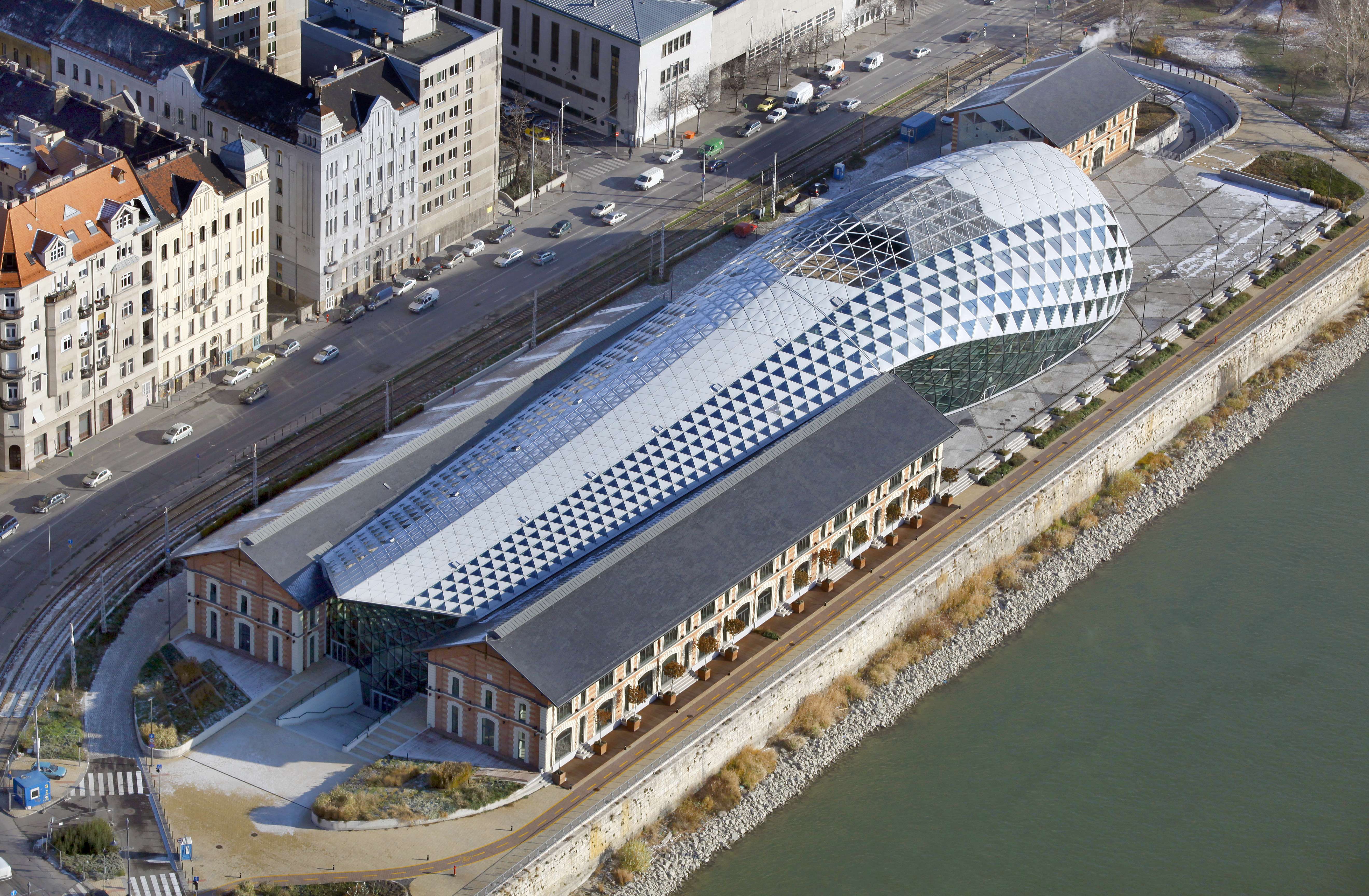 CET | BÁLNA | CULTURAL CENTRUM