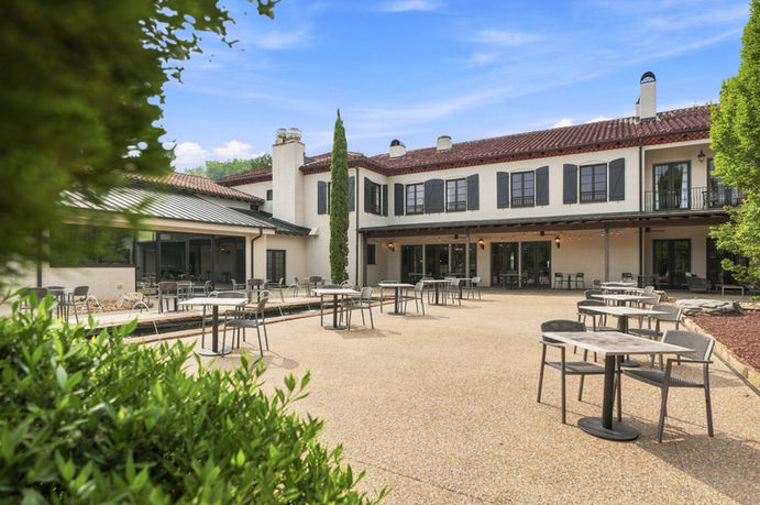 Hotel Domestique Courtyard - Daniel Builders