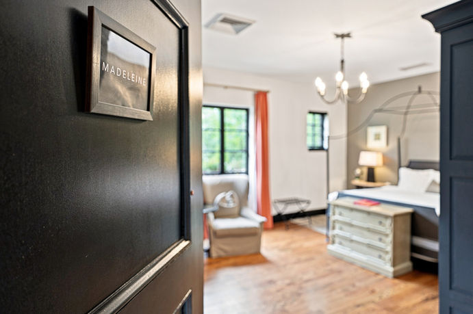 Hotel Domestique Madeleine Room - Daniel Builders