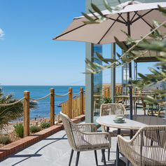 Captivating coastal outdoor dining space