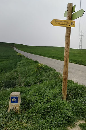 Panneau indiquant plusieurs directions